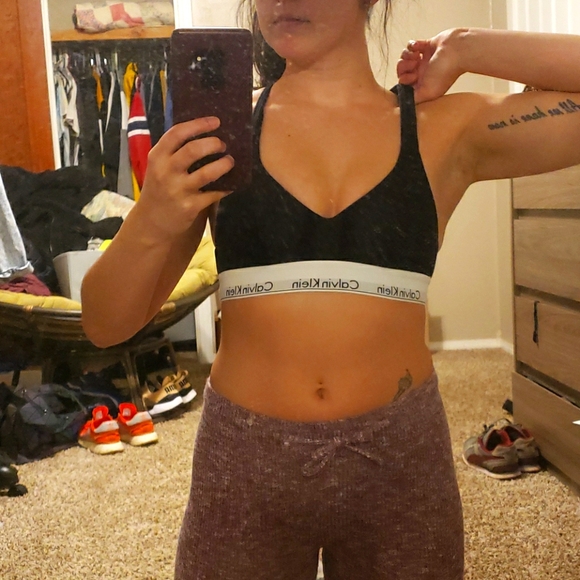 Calvin Klein Criss Cross Push-up Sports Bra - Picture 1 of 5